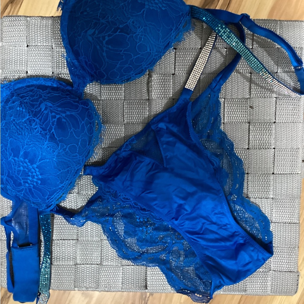 Elegant Blue Lace Lingerie Set